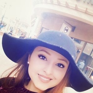 Meet your Posher, Mia